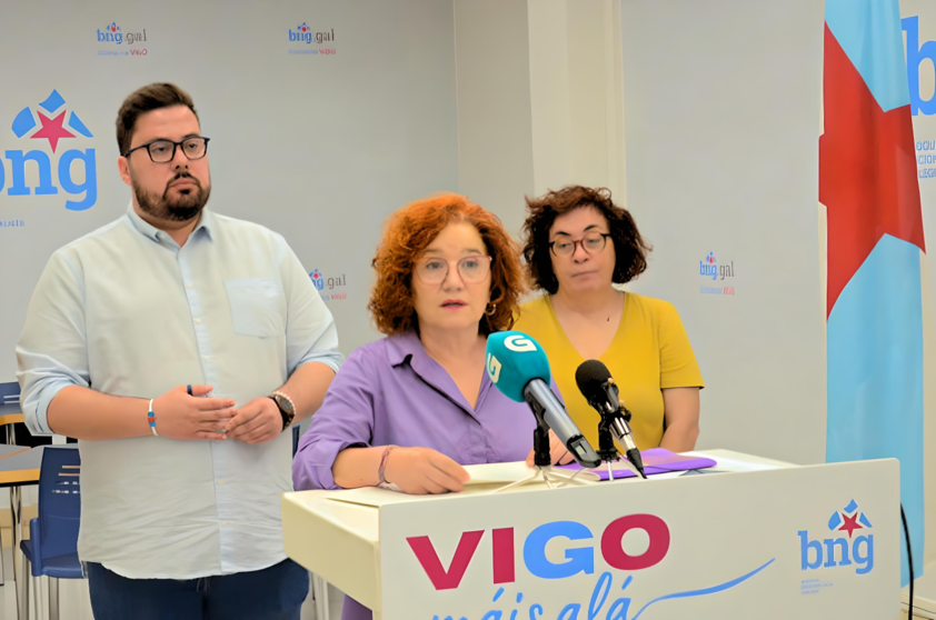 Xabier P. Igrexas, Montse Prado e Carmela González en rolda de prensa