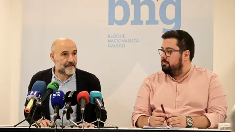 N&eacute;stor Rego e Xabier P. Igrexas en rolda de prensa (imaxe de arquivo)