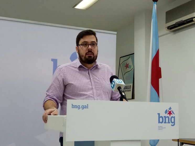 Xabier P. Igrexas presentando as alegacións do BNG Vigo aos orzamentos do Concello de Vigo