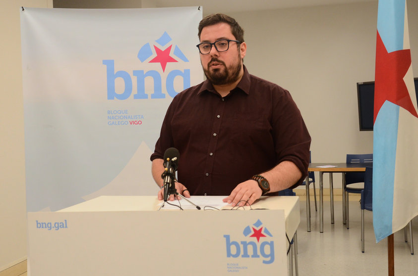 O concelleiro do BNG de Vigo, Xabier P. Igrexas, en rolda de prensa