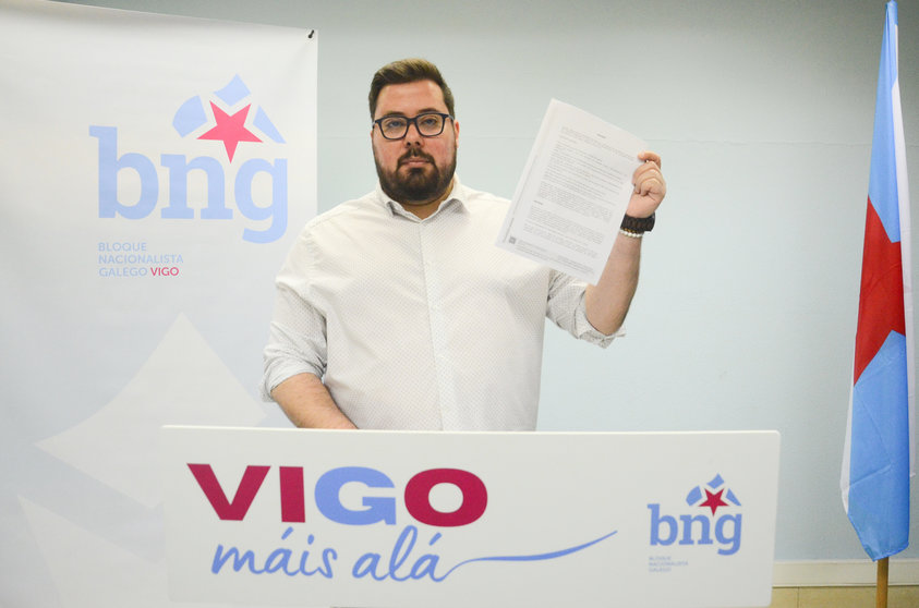 Xabier P. Igrexas, concelleiro e candidato do BNG de Vigo, co informe do Secretario Xeral