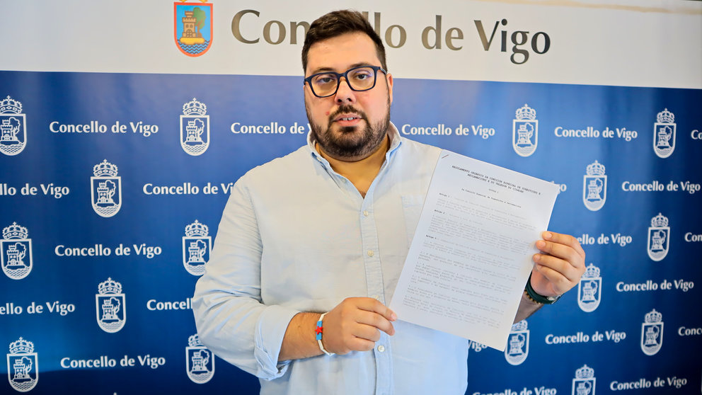 Xabier P Igrexas co Regulamento da Valedoría da Cidadanía