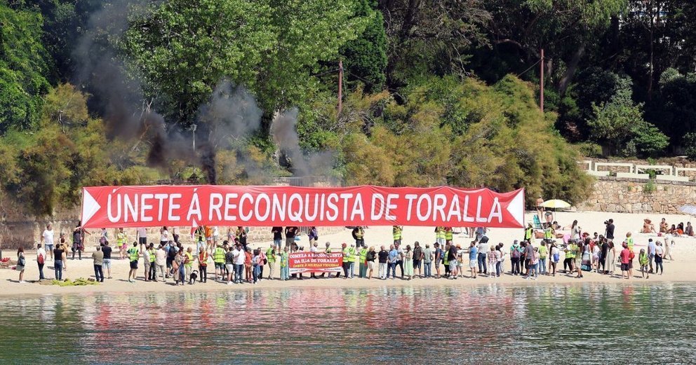 Protesta veciñal pola recuperación de Toralla