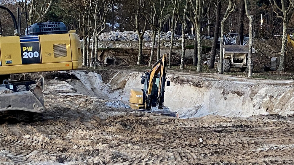 Maquinaria pesada sobre o sistema dunar de Samil