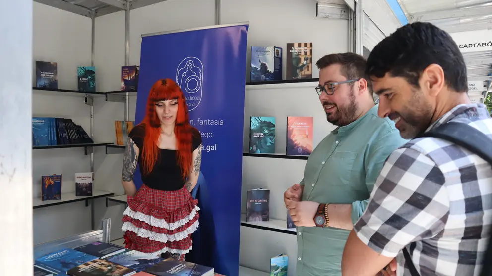 Xabier P. Igrexas e Filipe Abalde con Branca Trigo, pregoeira da Feira do Libro de Vigo 2025