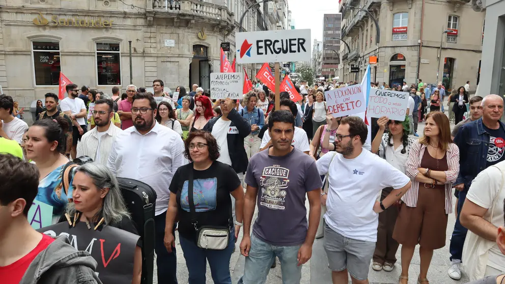 Brais R&uacute;anova, Xabier P. Igrexas, Filipe Abalde e Carmela Gonz&aacute;lez na manifestaci&oacute;n do estudantado do Conservatorio de Vigo
