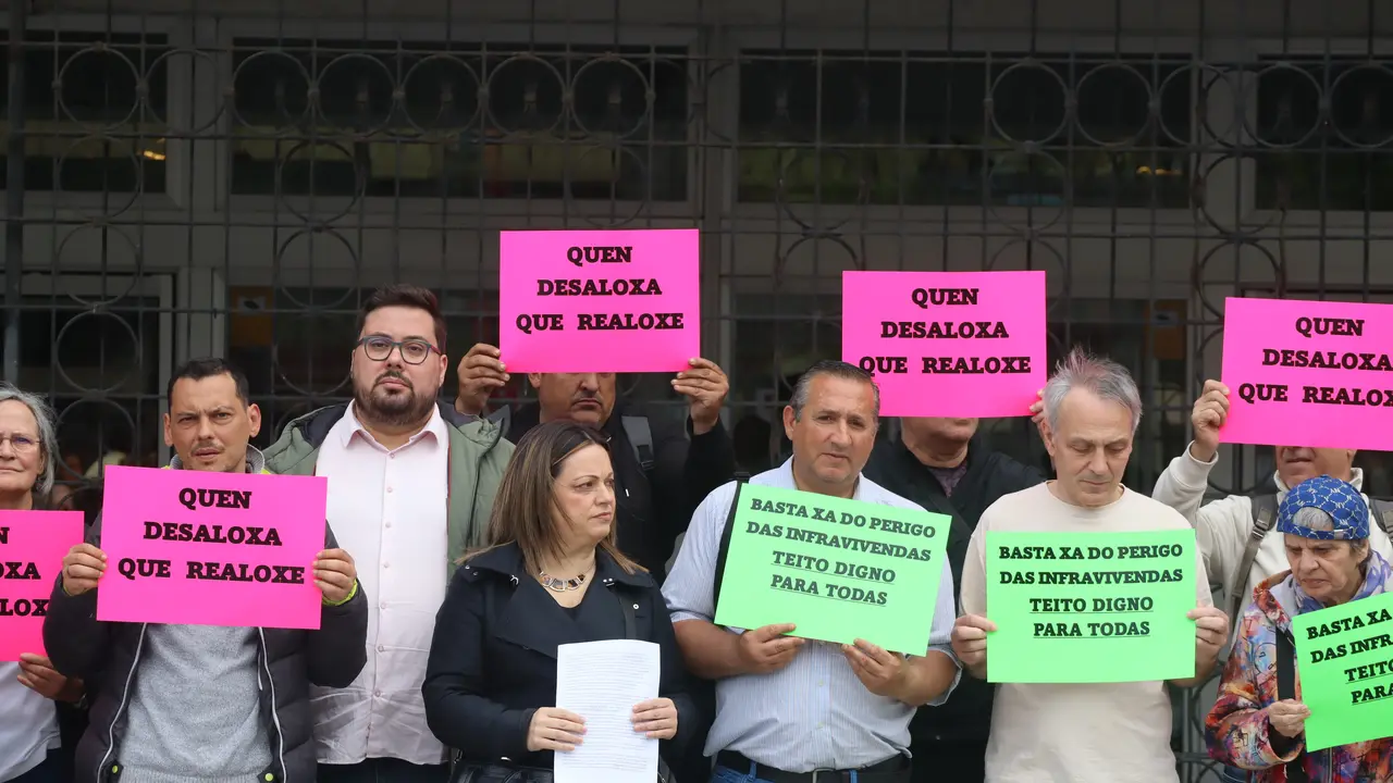 O portavoz municipal BNG Vigo, Xabier P. Igrexas, apoia a concentraci&oacute;n das Ningu&eacute;ns polas persoas desaloxadas