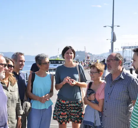 Ana Pontón acompañada de membros do BNG de Vigo na Estación Marítima