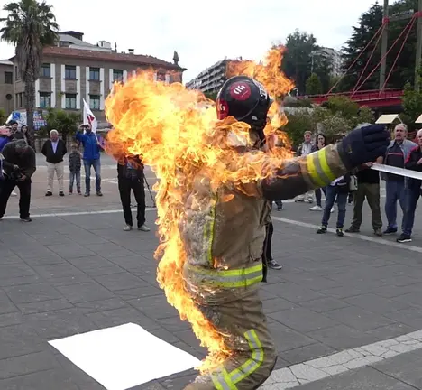 2019-06-15 ActoProtestaBombeirosConcelloVigo05