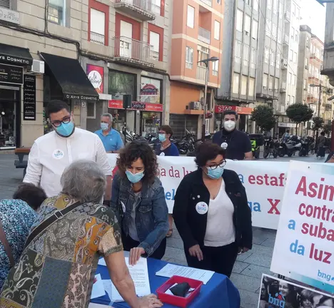 Recollida de sinaturas do BNG contra a suba da luz