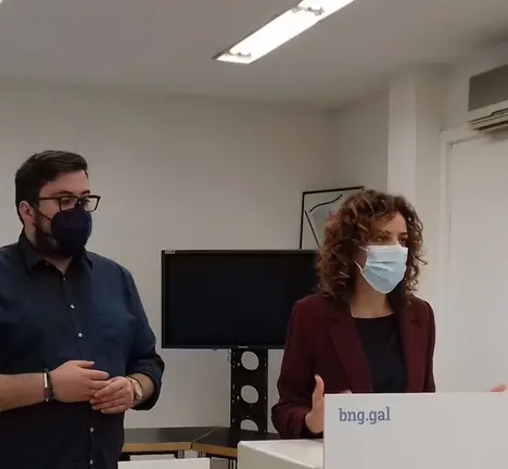 Alexandra Fern&aacute;ndez e Xabier P. Igrexas en rolda de prensa