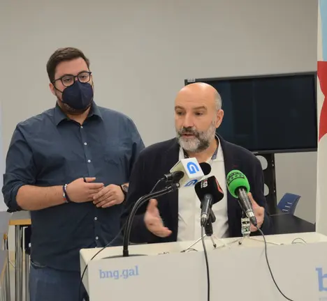 N&eacute;stor Rego e Xabier P. Igrexas en rolda de prensa