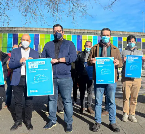 Campa&ntilde;a do BNG por un tren de cercan&iacute;as en Vigo na estaci&oacute;n de Guixar