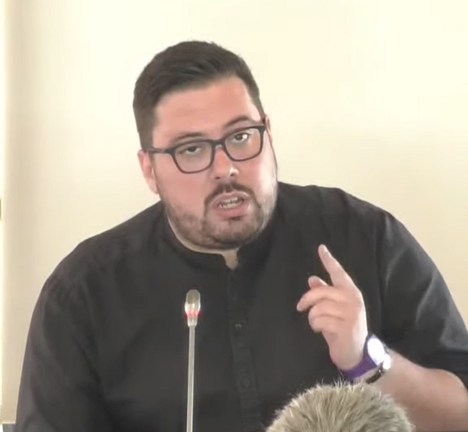 Xabier P. Igrexas, concelleiro do BNG en Vigo, no Pleno municipal