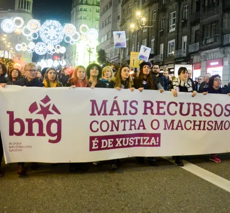 Comitiva do BNG na manifestaci&oacute;n feminista do 25N en Vigo