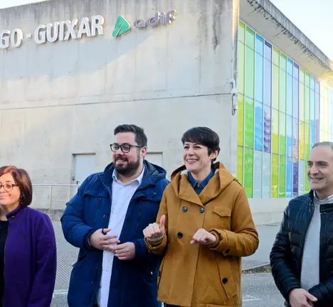 Carmela Gonz&aacute;lez, Xabier P. Igrexas, Ana Pont&oacute;n e Manuel Caride na estaci&oacute;n de Guixar, en Vigo