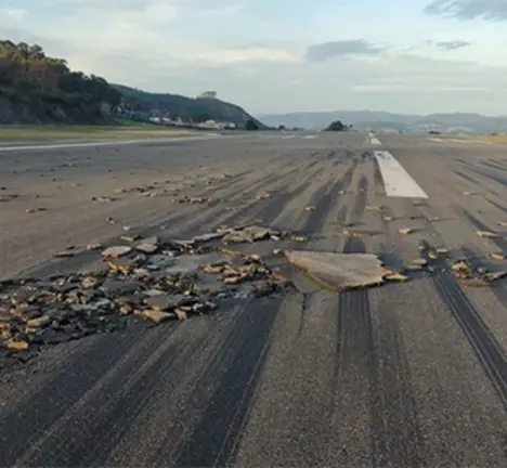 Fochanchas na pista de Peinador en marzo de 2023 [Imaxe: @controladores]