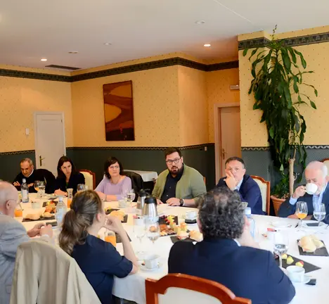 O candidato do BNG, Xabier P. Igrexas, no almorzo-coloquio organizado polo C&iacute;rculo de Empresarios de Galiza