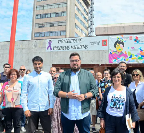 Os concelleiros Filipe Abalde, Xabier P Igrexas e Ana Mart&iacute;nez con militancia e cargos do BNG de Vigo