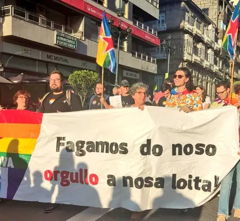 Comitiva do BNG e Galiza Nova na manifestaci&oacute;n do Orgullo LGBT 2022 en Vigo