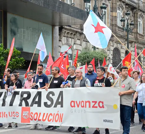 O portavoz municipal do BNG, Xabier P. Igrexas, apoiando unha manifestaci&oacute;n do persoal de Vitrasa