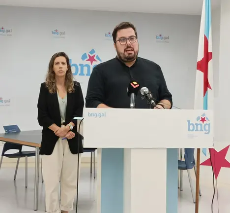 Xabier P. Igrexas, portavoz municipal do BNG de Vigo, e Alexandra Fern&aacute;ndez, deputada no Parlamento galego