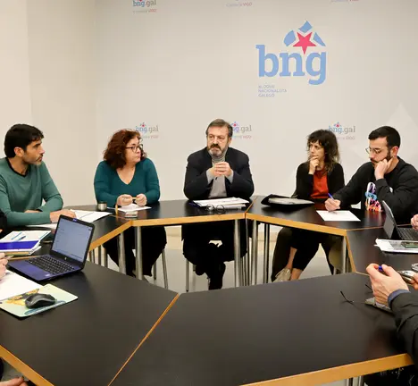 Reuni&oacute;n das candidatas e candidatos do BNG en Vigo co cabeza de lista Lu&iacute;s Bar&aacute;