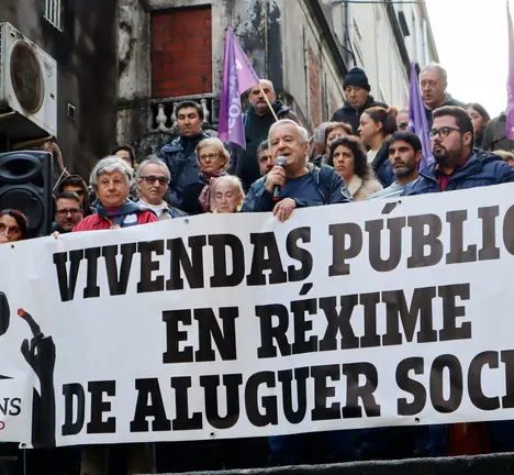Alexandra Fern&aacute;ndez, Xabier P. Igrexas e Filipe Abalde apoian a concentraci&oacute;n dos Ningu&eacute;ns na Privada Moderna