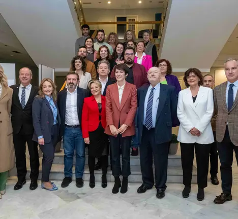 Ana Pont&oacute;n, acompa&ntilde;ada de candidatas/os e cargos do BNG, no C&iacute;rculo de Empresarios en Vigo