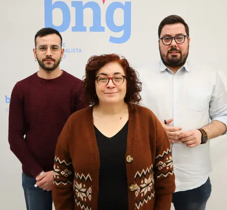 Brais Ruanova e Carmela Gonz&aacute;lez (candidato 7 e candidata 5) e o Xabier P. Igrexas (portavoz municipal do BNG de Vigo)