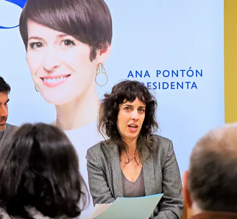 Alexandra Fern&aacute;ndez nun mitin do BNG en Coia