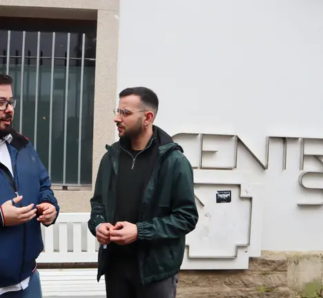 Xabier P. Igrexas e Brais Ruanova no centro de sa&uacute;de de Casco Vello