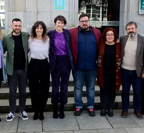 As deputadas electas do BNG na provincia Ariadna Fern&aacute;ndez, Cristina Fern&aacute;ndez, Brais Ruanova, Alexandra Fern&aacute;ndez, Ana Pont&oacute;n (portavoz nacional), Xabier P. Igrexas (portavoz municipal), Carmela Gonz&aacute;lez,  Lu&iacute;s Bar&aacute;, Paulo R&iacute;os e Montse Prado