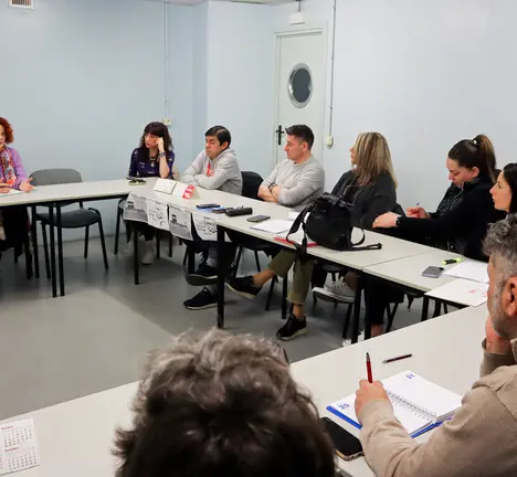 Xabier P. Igrexas e Montse Prado reunidos co Comit&eacute; de Povisa