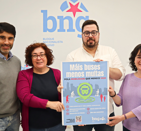 O concelleiro Filipe Abalde, a respons&aacute;bel local Carmela Gonz&aacute;lez, o portavoz municipal Xabier P. Igrexas e a concelleira Ana Mart&iacute;nez (esq a der)
