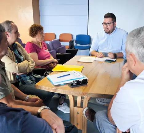 O portavoz municipal do BNG, Xabier P Igrexas, reunido coa Plataforma C&iacute;vica pro Dereitos do Pobo Palestino de Vigo