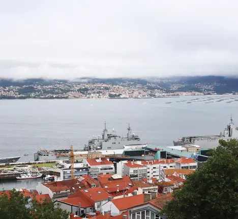 O portaavi&oacute;ns &ldquo;Juan Carlos I&rdquo;, a fragata &ldquo;Blas de Lezo&rdquo; e o buque de asalto &ldquo;Galicia&rdquo; no porto de Vigo
