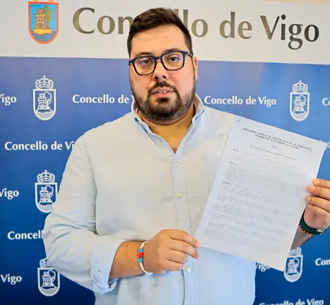 Xabier P Igrexas co Regulamento da Valedor&iacute;a da Cidadan&iacute;a