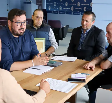 Xabier P Igrexas reunido coa Favec e con veci&ntilde;anza afectada pola gasolineira do Pontill&oacute;n