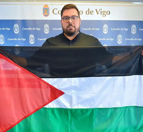 Xabier P. Igrexas coa bandeira da Palestina