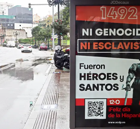 Campa&ntilde;a ultraespa&ntilde;olista nunha parada de bus en Garc&iacute;a Barb&oacute;n