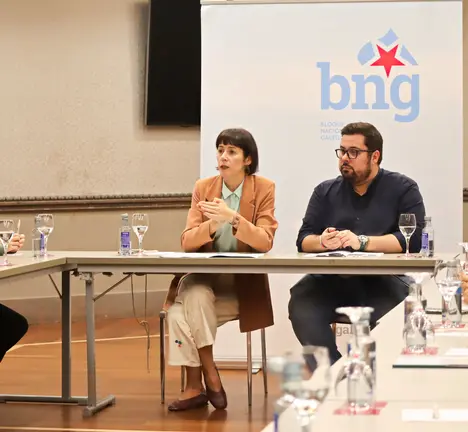 Ana Pont&oacute;n e Xabier P. Igrexas reunidos con axentes sociais e econ&oacute;micos de Vigo