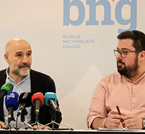 N&eacute;stor Rego e Xabier P. Igrexas en rolda de prensa (imaxe de arquivo)