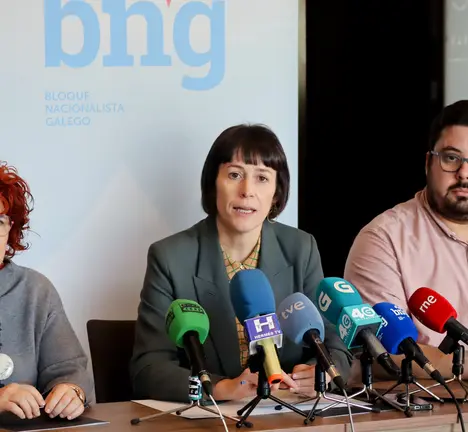 Montse Prado, Ana Pont&oacute;n e Xabier P. Igrexas en rolda de prensa