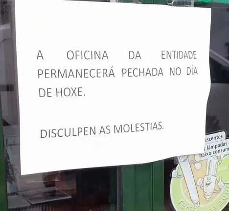 Cartela anunciando o peche da oficina da Entidade Local Menor Bembrive