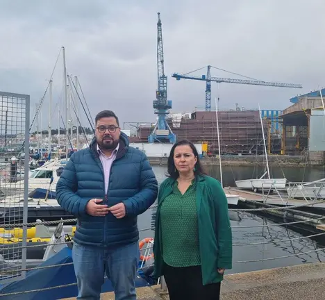 Ana Miranda e Xabier P. Igrexas no porto de Vigo