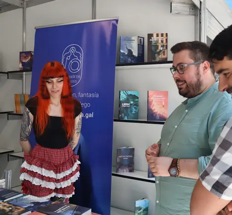 Xabier P. Igrexas e Filipe Abalde con Branca Trigo, pregoeira da Feira do Libro de Vigo 2025