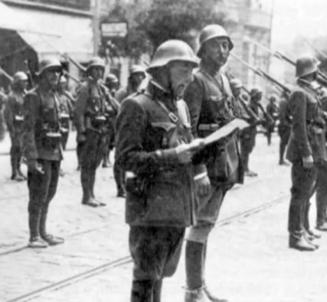 Bando de guerra na Porta do Sol de Vigo o 20 de xullo de 1936