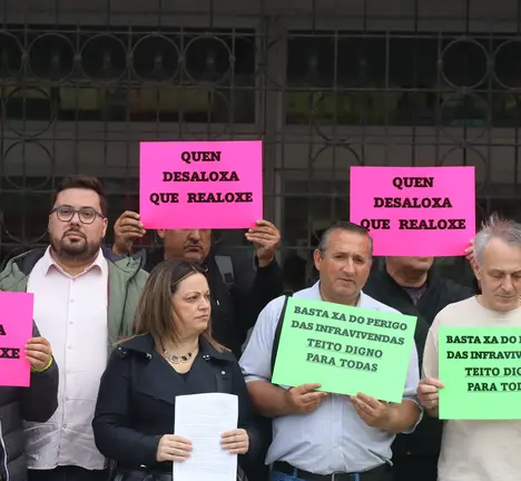 O portavoz municipal BNG Vigo, Xabier P. Igrexas, apoia a concentraci&oacute;n das Ningu&eacute;ns polas persoas desaloxadas