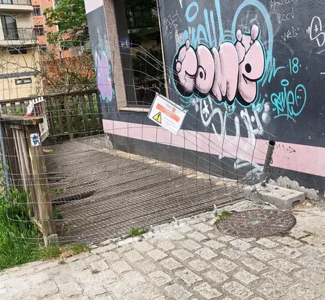 Pasarela en Castrelos pechada polo mal estado